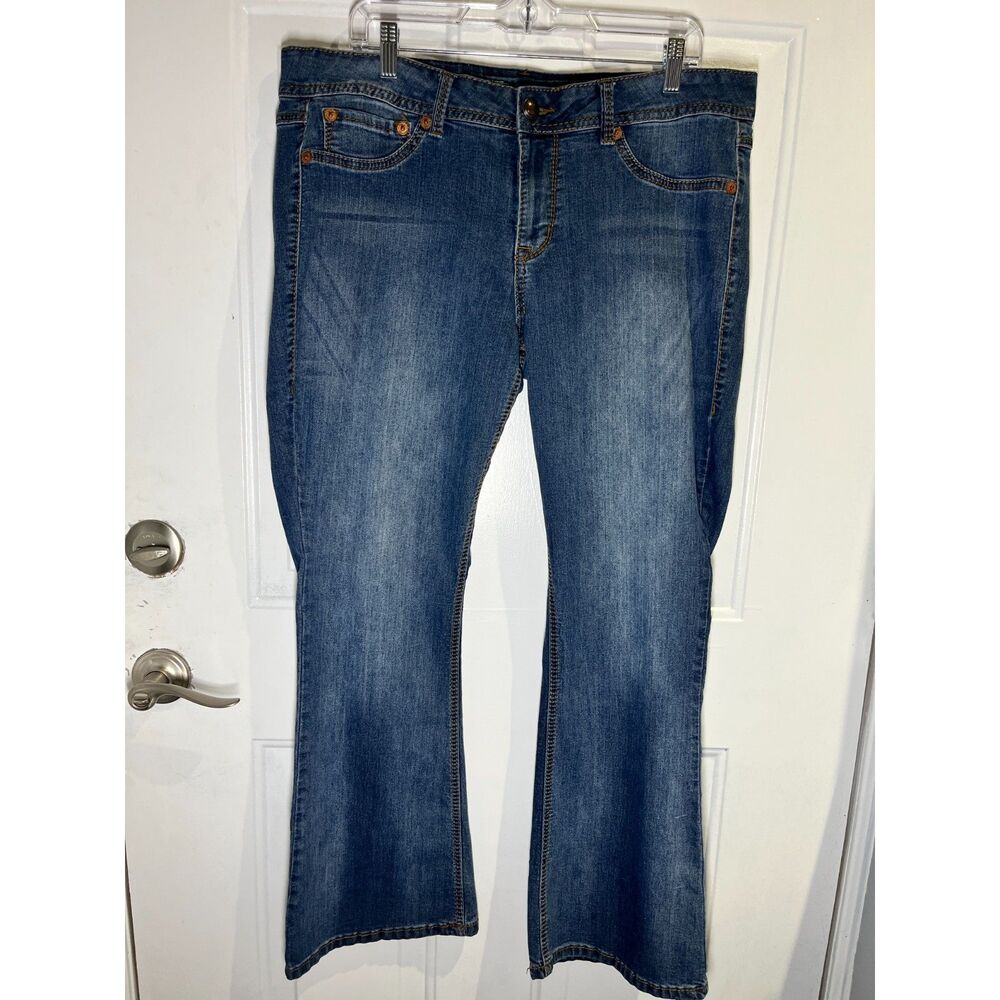 Torrid Source of Wisdom Slim Boot Jeans - Medium Wash, Size 18. Gently Used